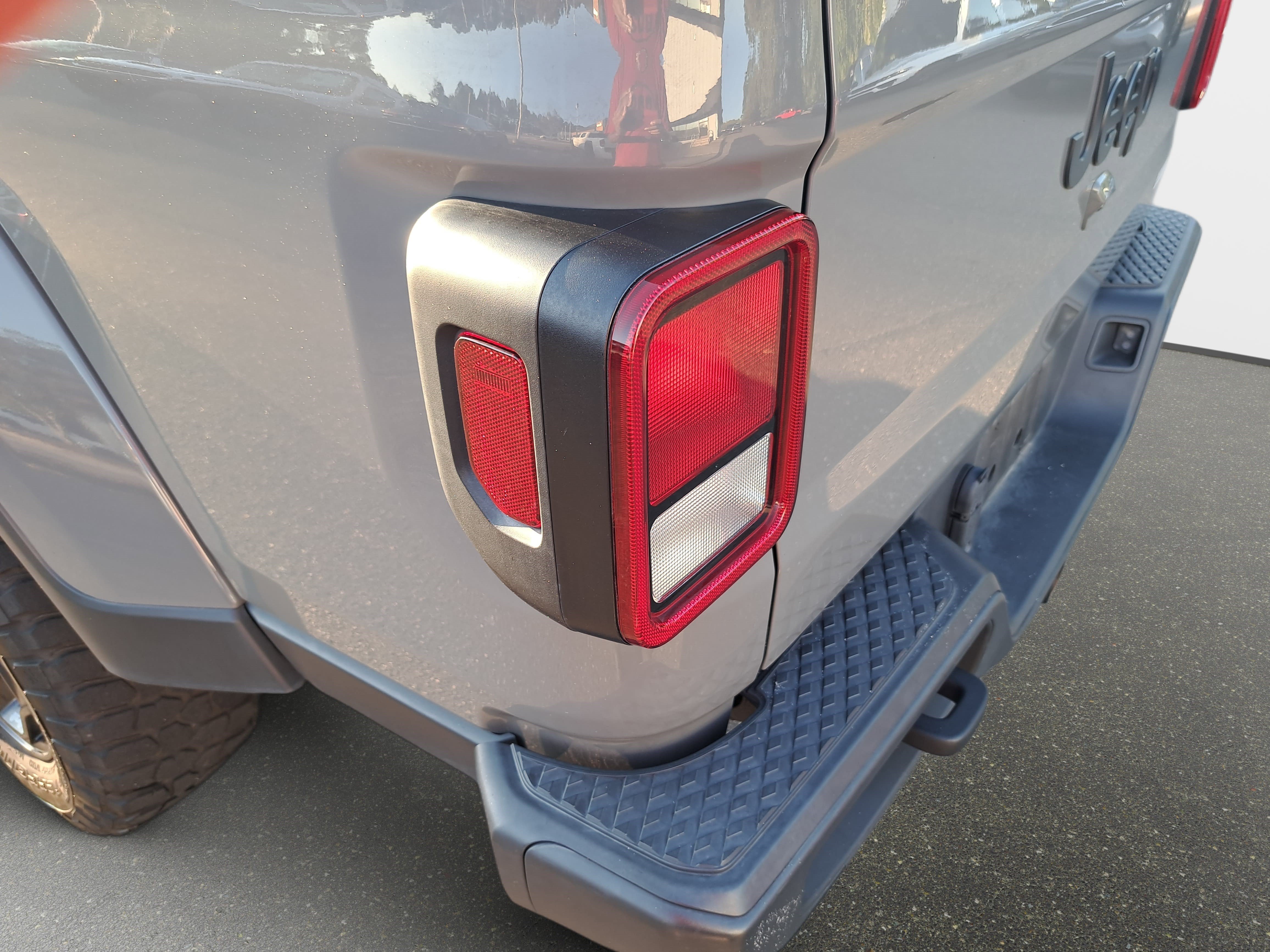 Used 2021 Jeep Gladiator Sport AWD/4WD image 32