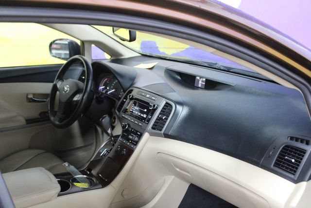 Used 2011 Toyota Venza AWD image 12