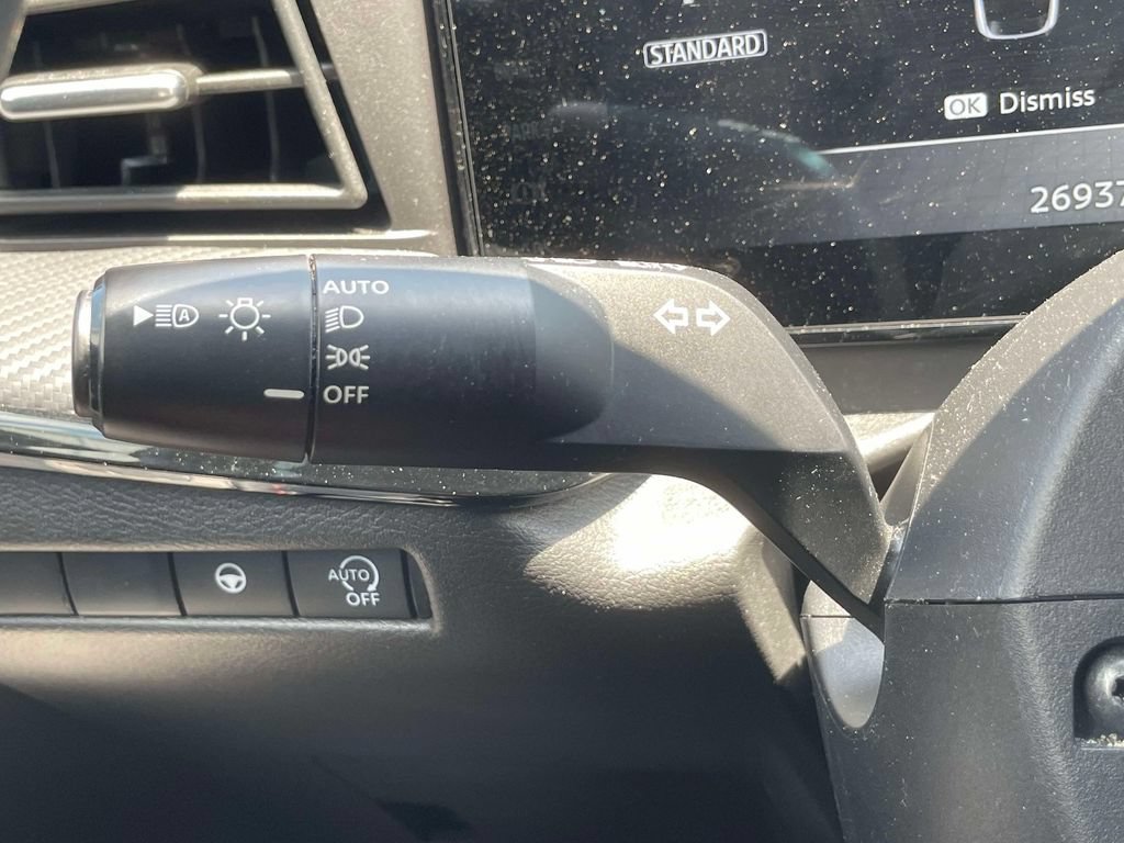 Used 2025 Nissan Kicks SR FWD image 22