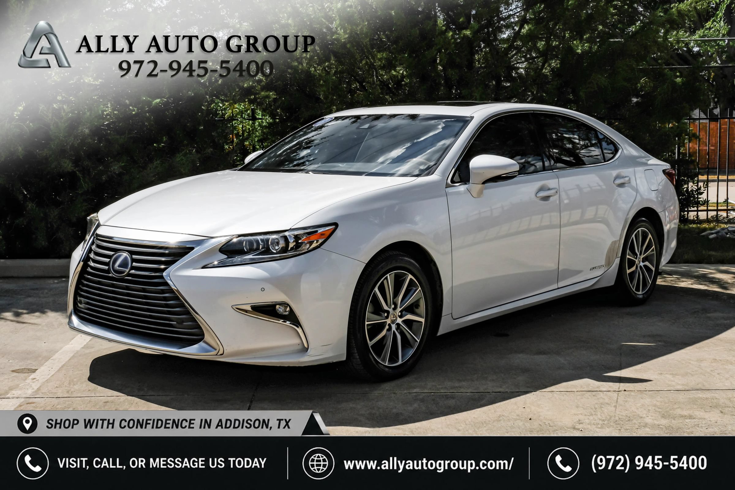 Used 2016 Lexus ES 300h w/ Luxury Package w/Wood Trim FWD image 1