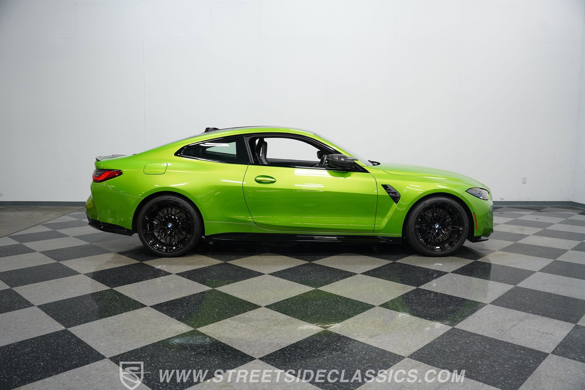 Used 2021 BMW M4 Competition w/ M Carbon Exterior Package RWD image 15