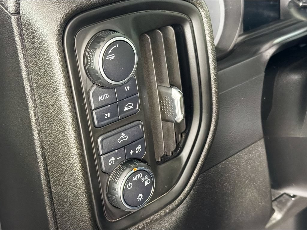 Used 2020 Chevrolet Silverado 1500 Custom w/ Custom Value Package AWD/4WD image 10