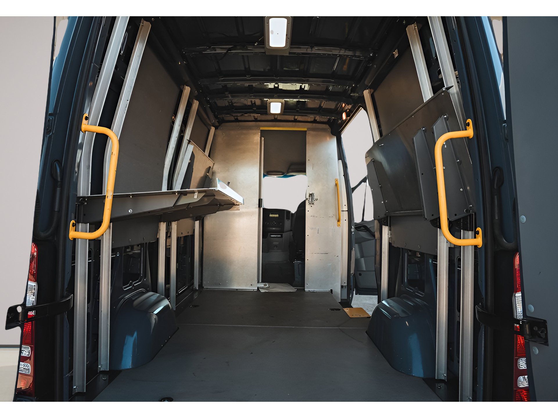 Used 2018 Mercedes-Benz Sprinter 2500 image 8