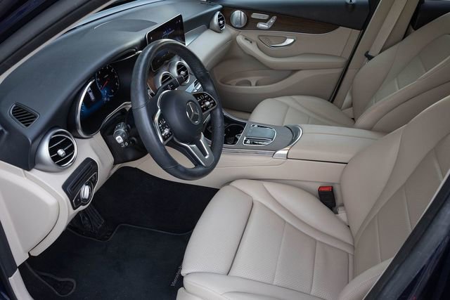 Used 2021 Mercedes-Benz GLC 300 4MATIC image 2