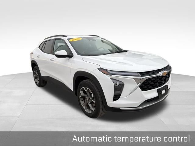 Used 2025 Chevrolet Trax LT w/ LT Convenience Package image 21