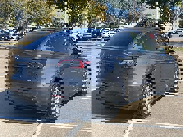 Used 2022 Tesla Model Y Long Range image 4