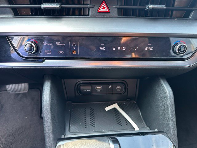 Used 2025 Kia Sportage EX FWD image 13