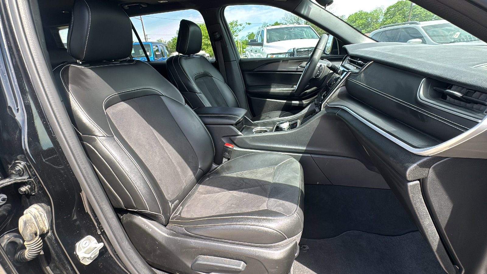 Certified 2024 Jeep Grand Cherokee L Altitude image 33