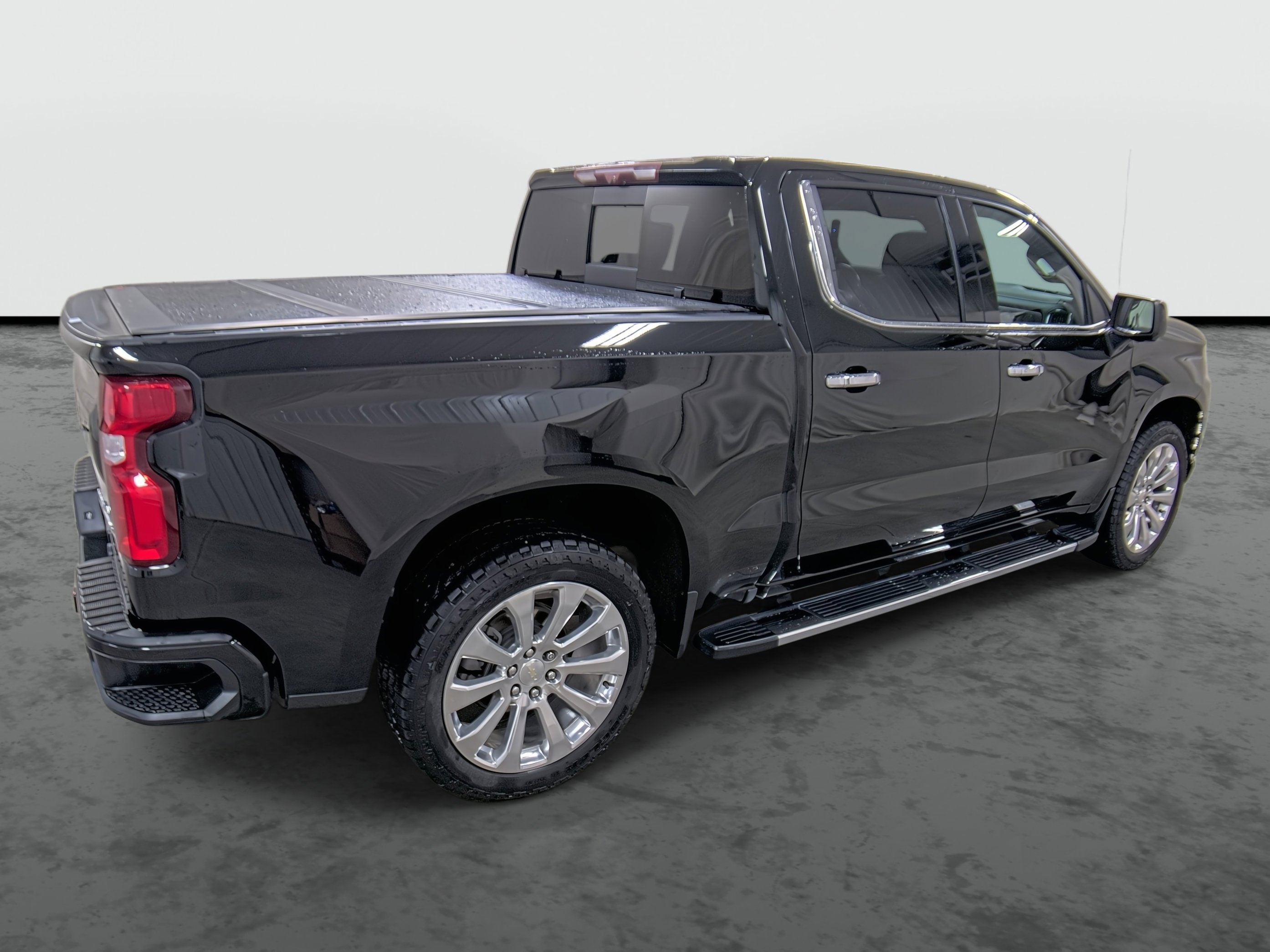 Used 2021 Chevrolet Silverado 1500 High Country w/ Technology Package AWD/4WD image 4