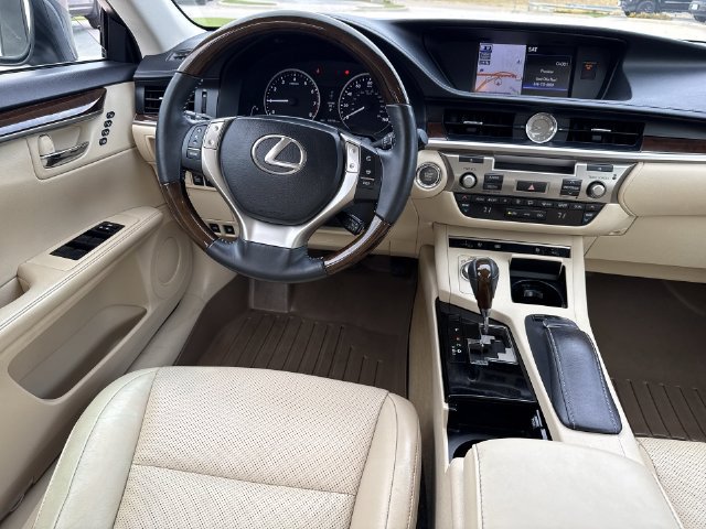Used 2014 Lexus ES 350 w/ Luxury Package FWD image 10