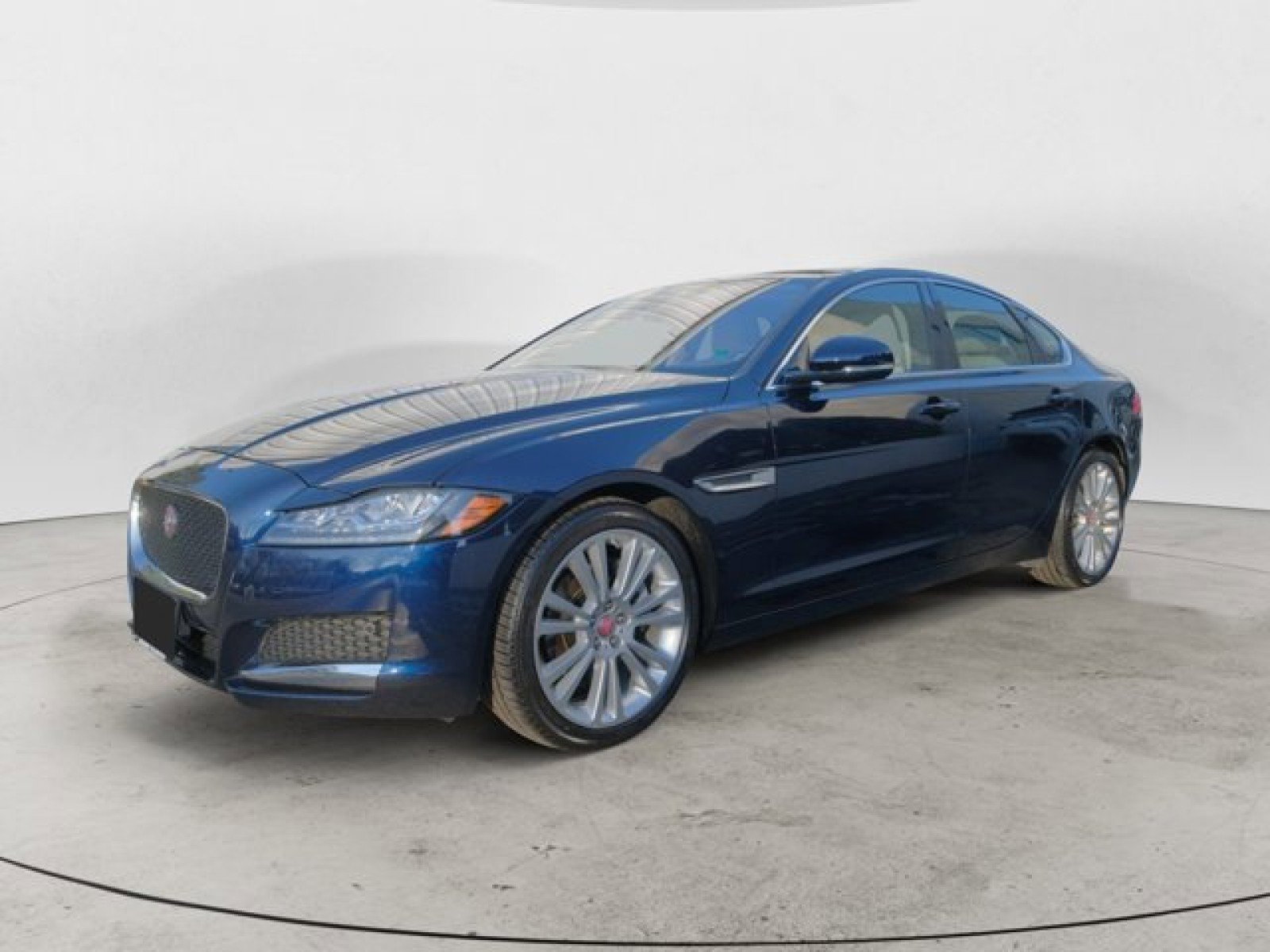 Used 2020 Jaguar XF Premium image 1