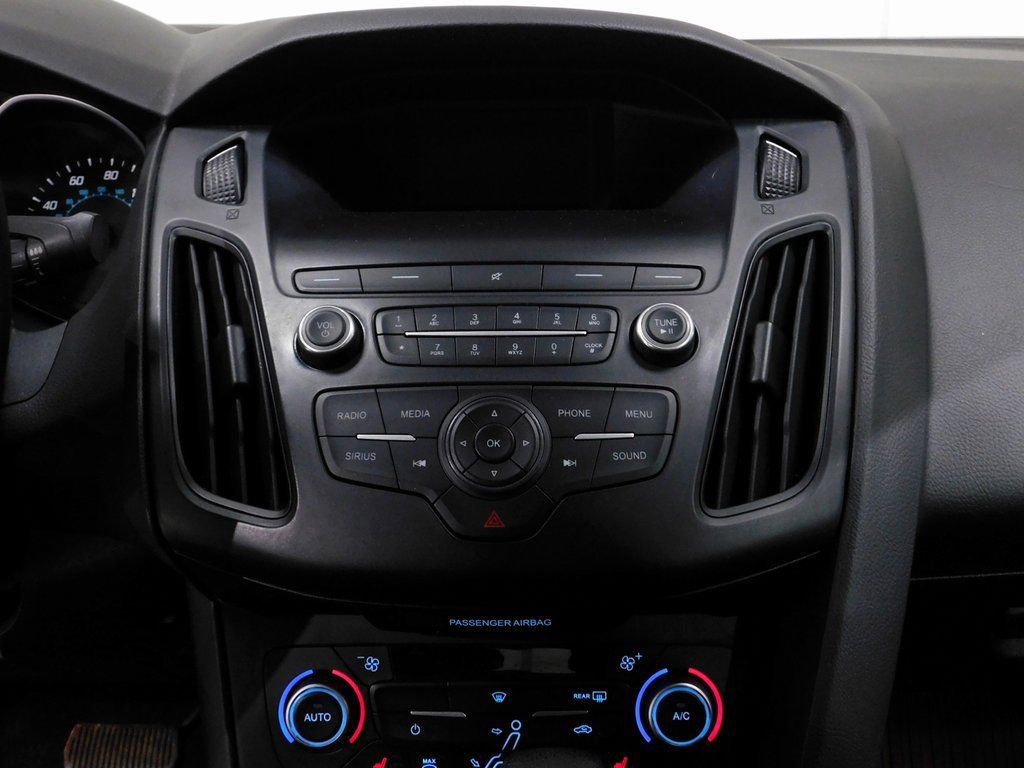Used 2018 Ford Focus SE w/ SE Winter Package FWD image 44