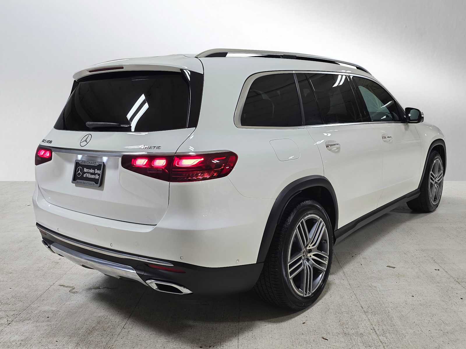 Used 2024 Mercedes-Benz GLS 450 4MATIC image 3