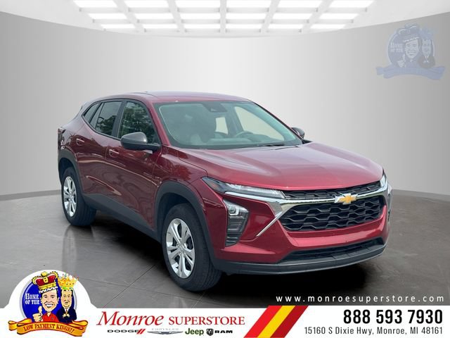 Used 2024 Chevrolet Trax LS w/ Driver Confidence Package FWD image 1