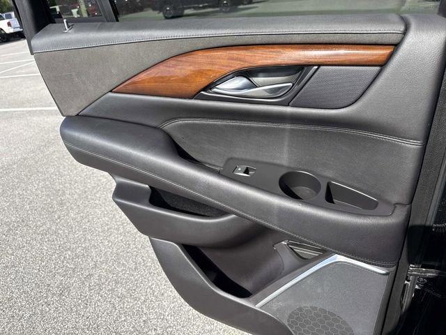 Used 2019 Cadillac Escalade Premium Luxury w/ Escalade Sport Edition image 9