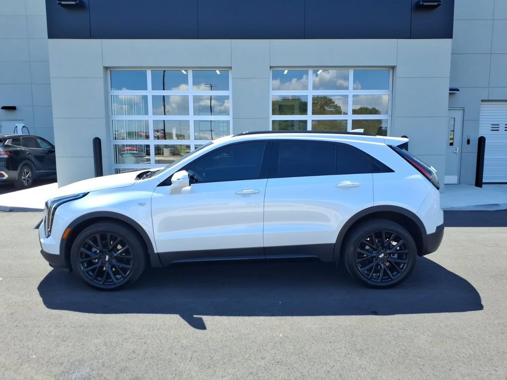 Used 2022 Cadillac XT4 Sport w/ LPO, ONYX Package FWD image 4