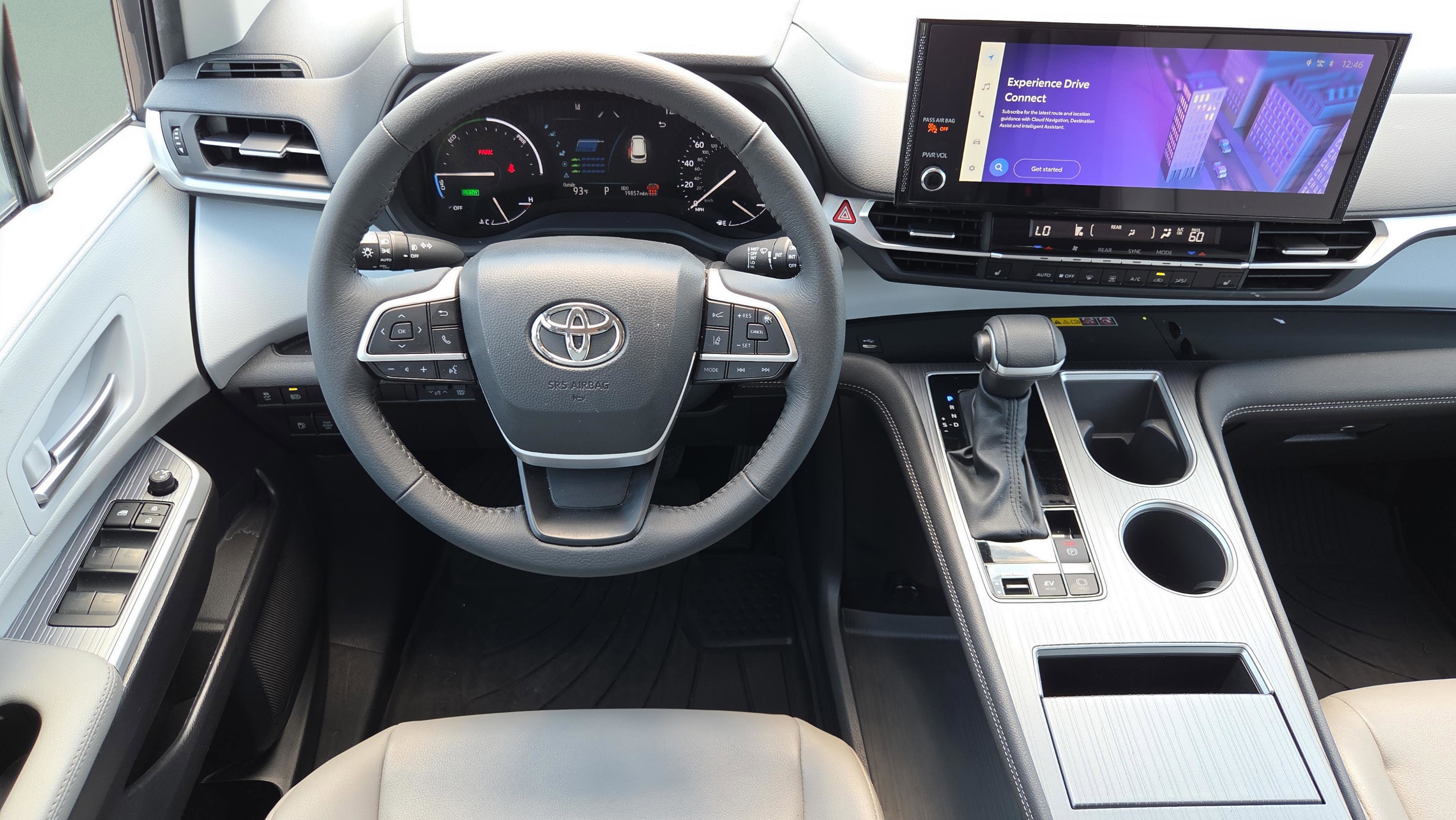 Used 2025 Toyota Sienna XLE image 24