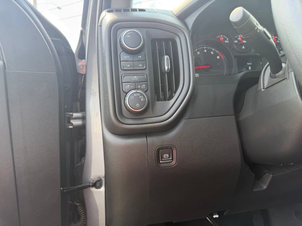 Used 2021 Chevrolet Silverado 1500 Custom Trail Boss AWD/4WD image 17
