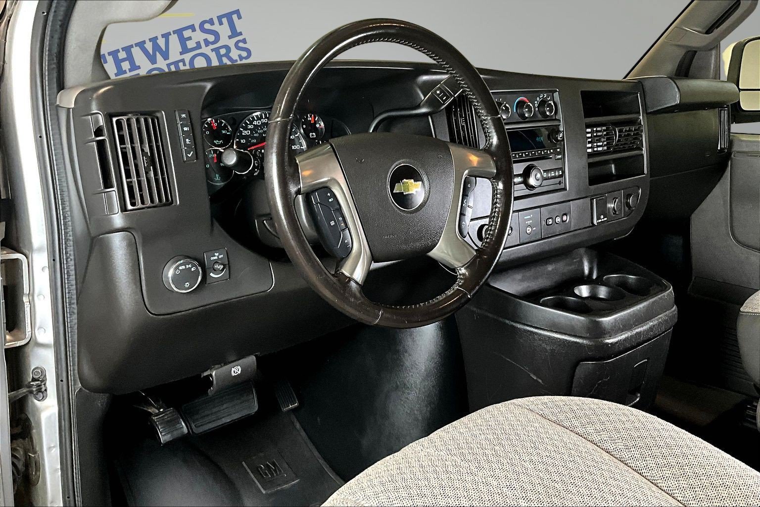 Used 2018 Chevrolet Express 3500 LT w/ LT Preferred Equipment Group RWD image 17