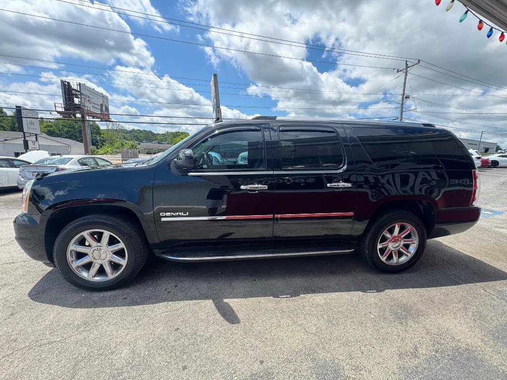 Used 2013 GMC Yukon XL Denali RWD image 4