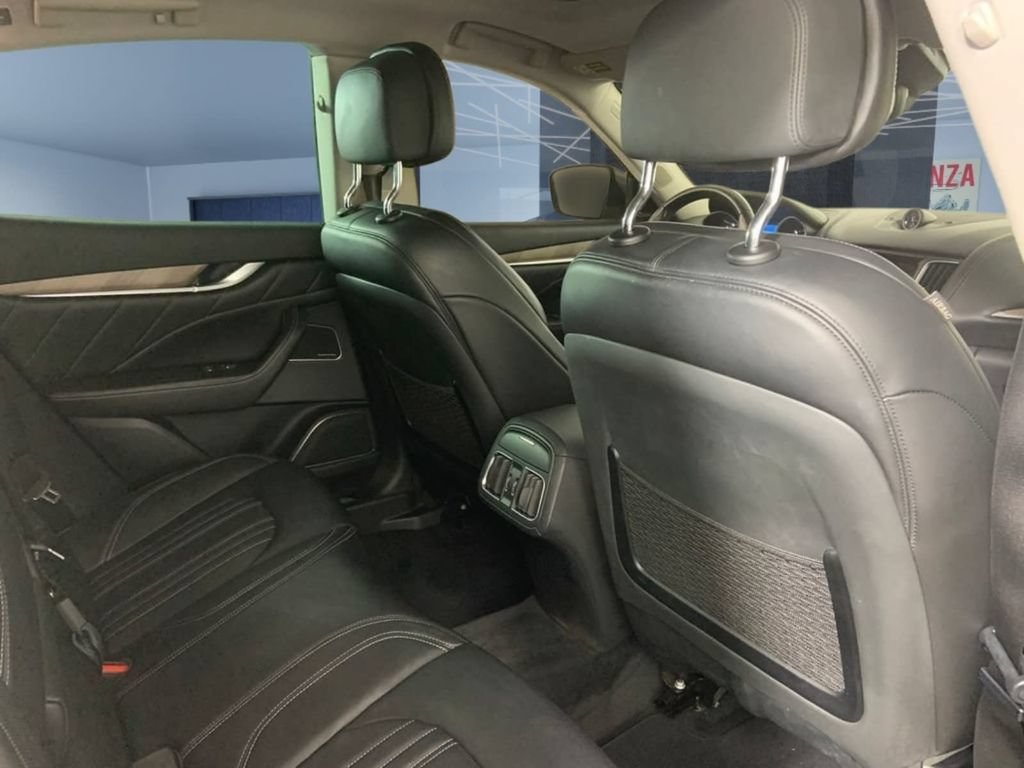 Used 2019 Maserati Levante GranLusso AWD/4WD image 12