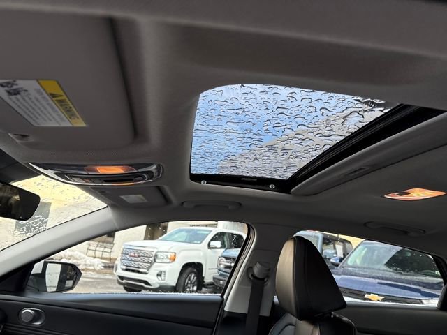 Used 2025 Hyundai Elantra Limited image 12