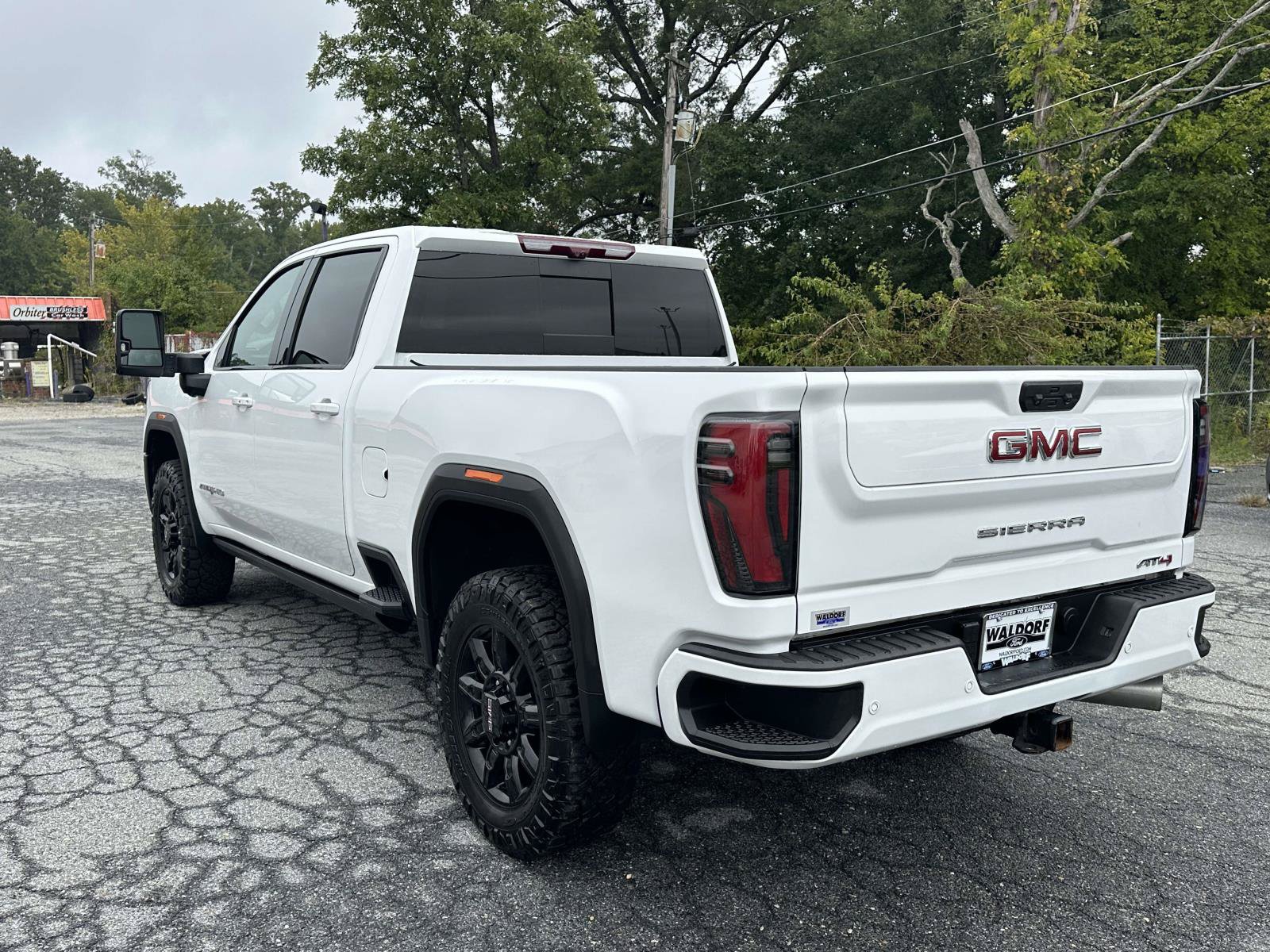 Used 2024 GMC Sierra 2500 AT4 w/ AT4 Premium Plus Package AWD/4WD image 4