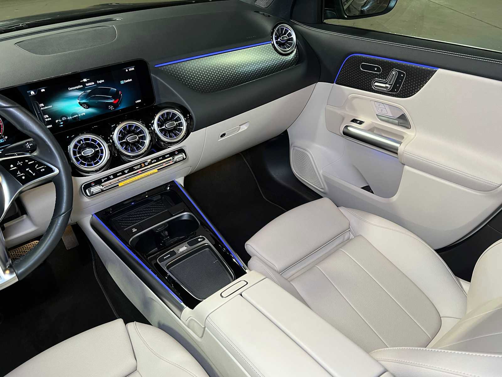 Used 2025 Mercedes-Benz GLA 250 4MATIC image 36