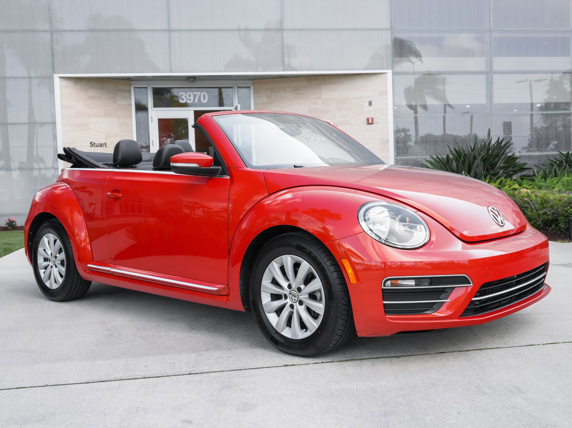 Used 2019 Volkswagen Beetle 2.0T S FWD image 4