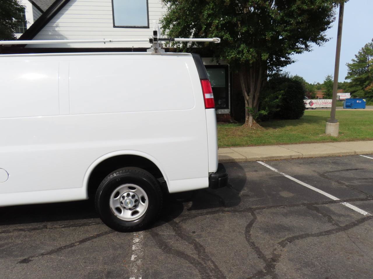 Used 2020 Chevrolet Express 3500 w/ Driver Convenience Package RWD image 4
