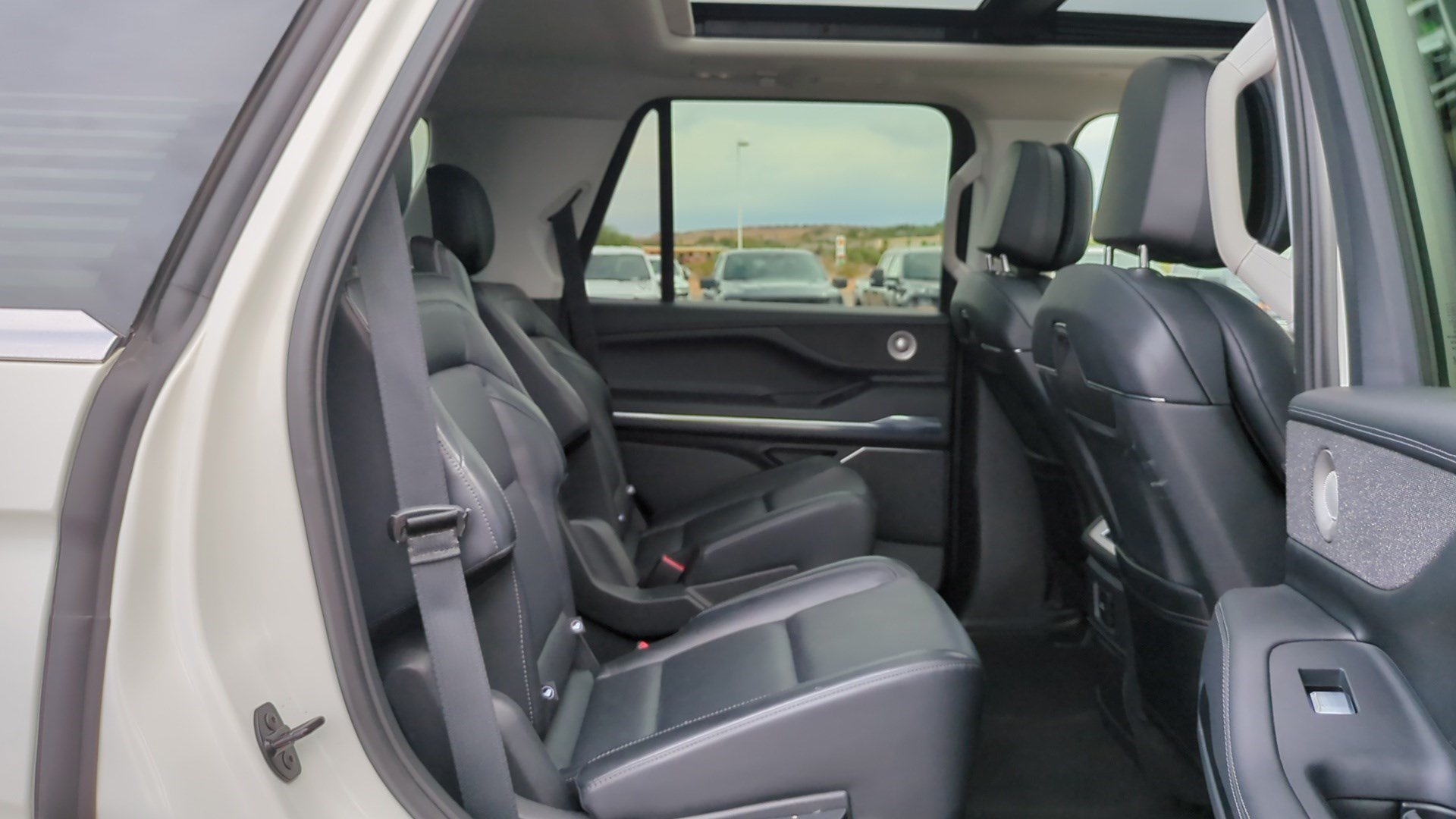 Used 2025 Lincoln Navigator Reserve AWD/4WD image 31