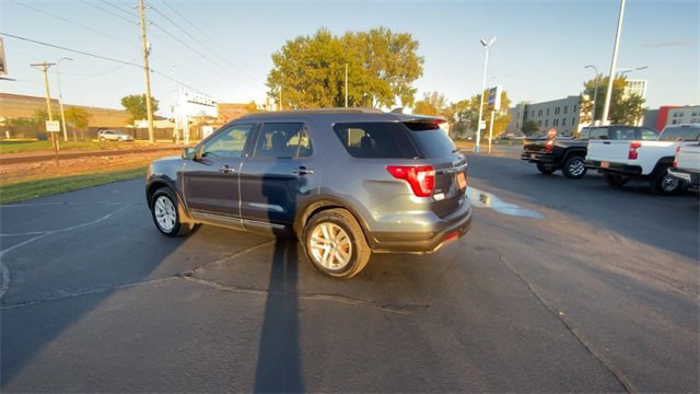 Used 2019 Ford Explorer XLT image 6