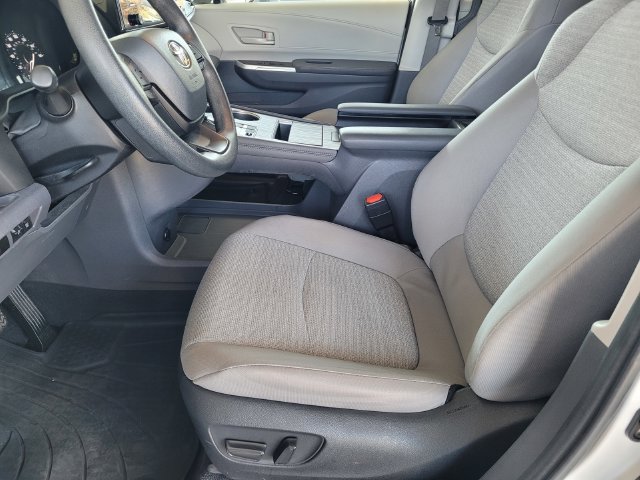 Used 2024 Toyota Sienna LE AWD/4WD image 17