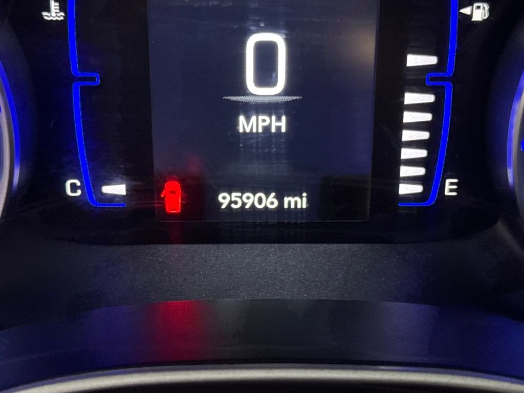 Used 2023 Chrysler Voyager LX image 19