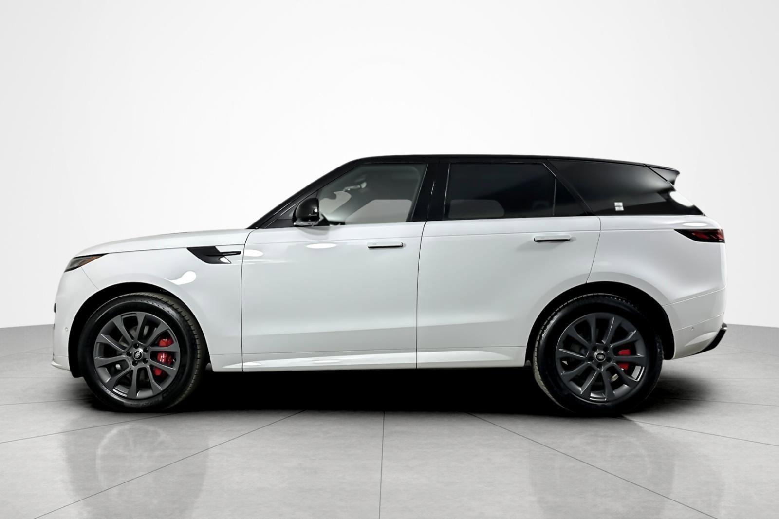 Used 2023 Land Rover Range Rover Sport SE Dynamic AWD/4WD image 2
