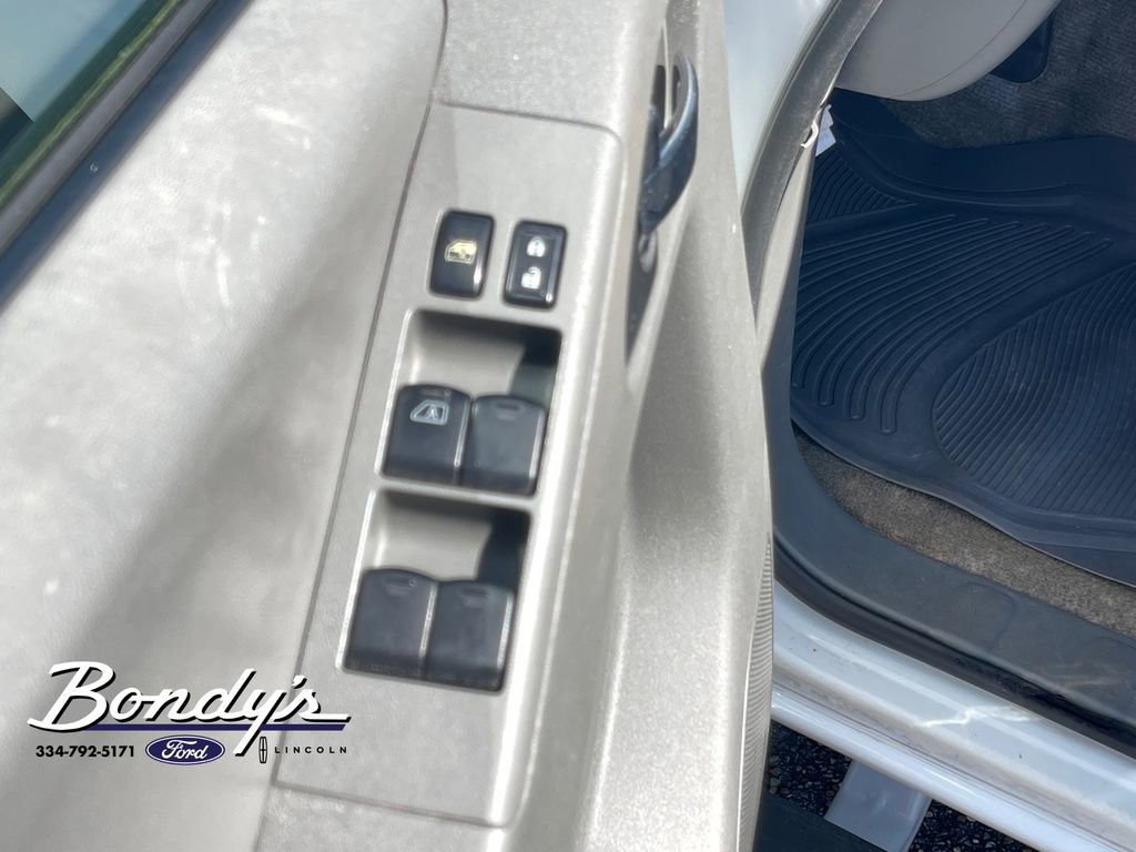 Used 2018 Nissan Frontier SV w/ Value Truck Package image 8