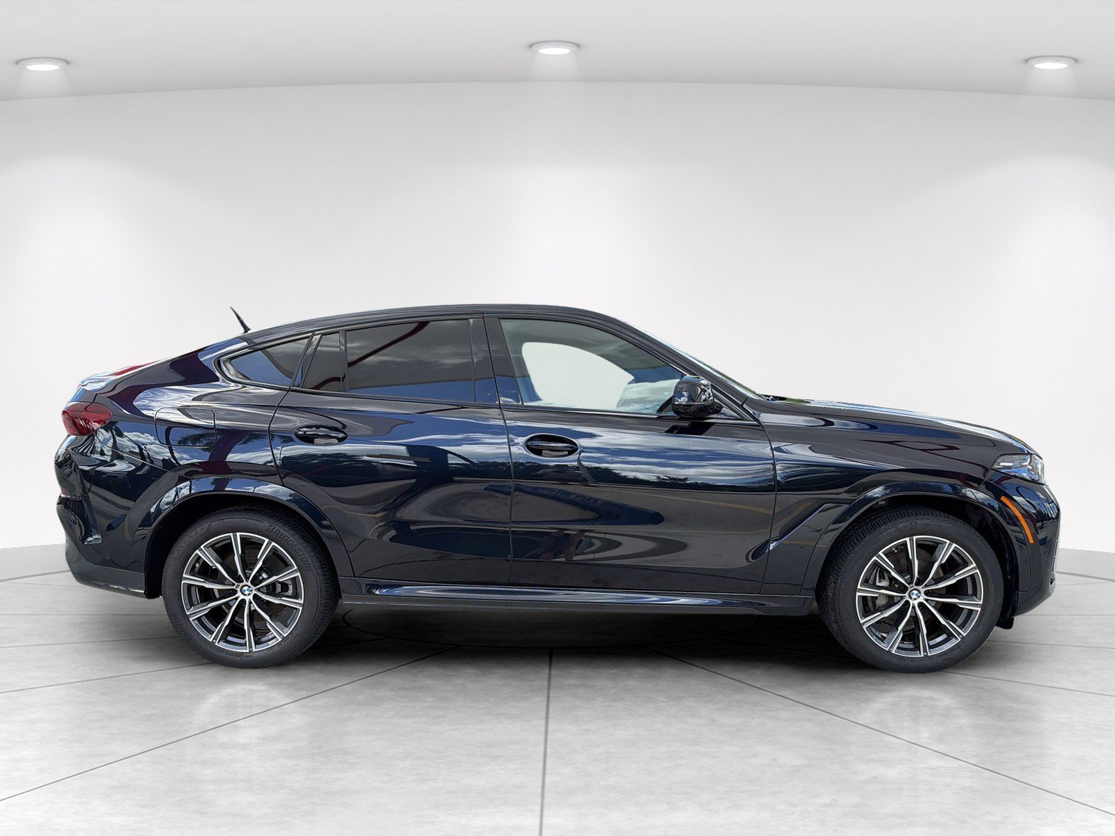 Certified 2026 BMW X6 xDrive40i AWD/4WD image 3