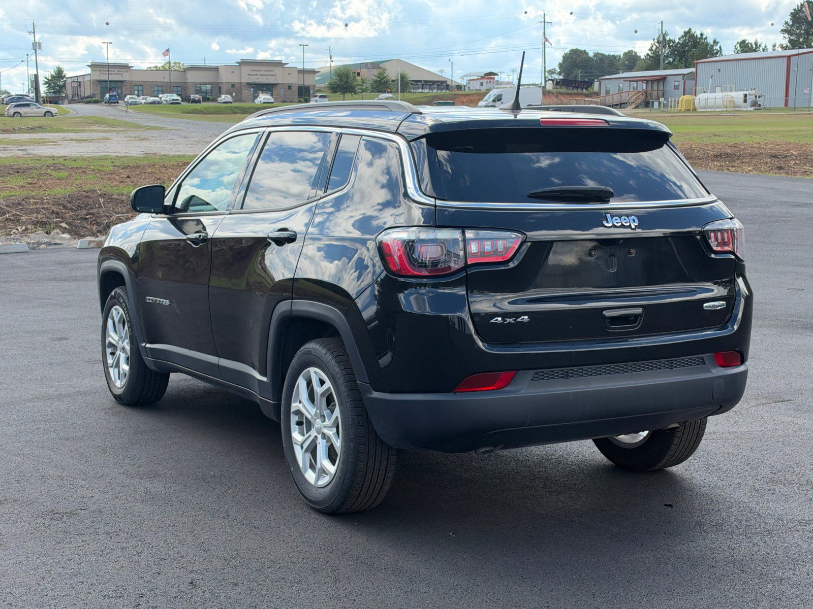 Used 2024 Jeep Compass Latitude AWD/4WD image 7