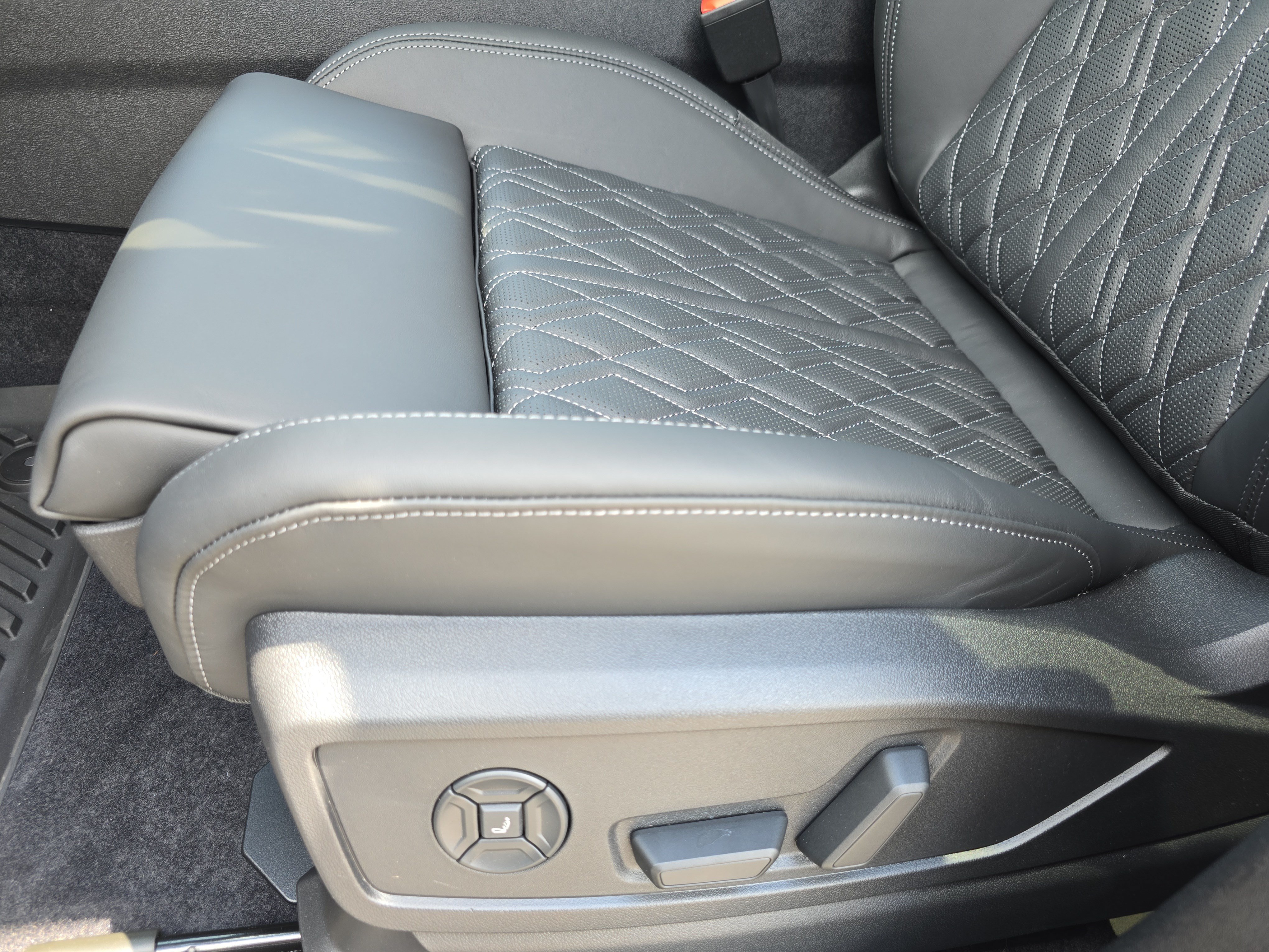 New 2026 Audi SQ5 Prestige AWD/4WD image 28