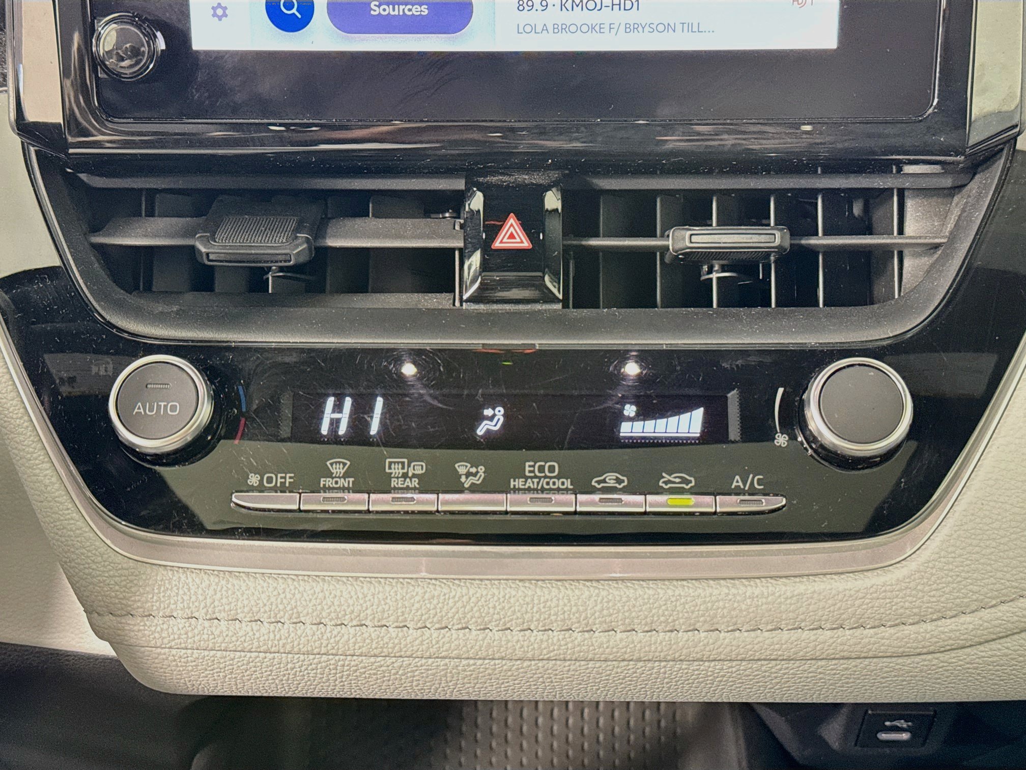 Certified 2023 Toyota Corolla SE w/ SE Premium Package FWD image 15