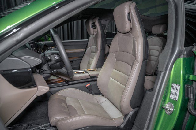 Used 2023 Porsche Taycan image 10