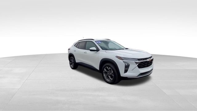 Used 2024 Chevrolet Trax LT w/ Driver Confidence Package image 2