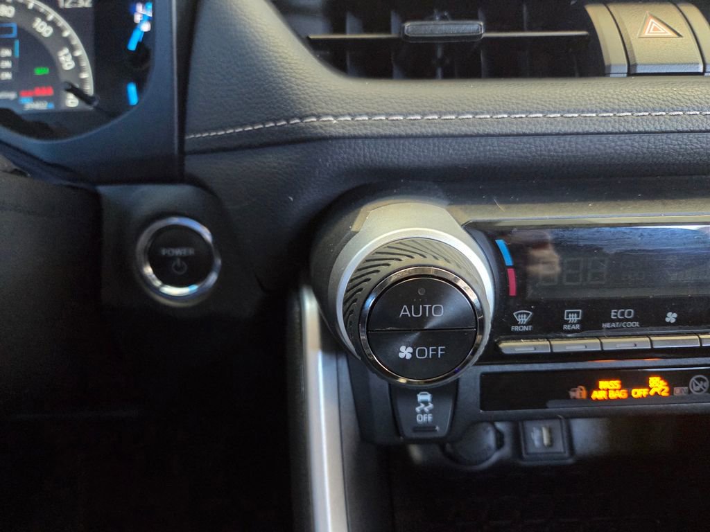 Used 2025 Toyota RAV4 XLE image 38