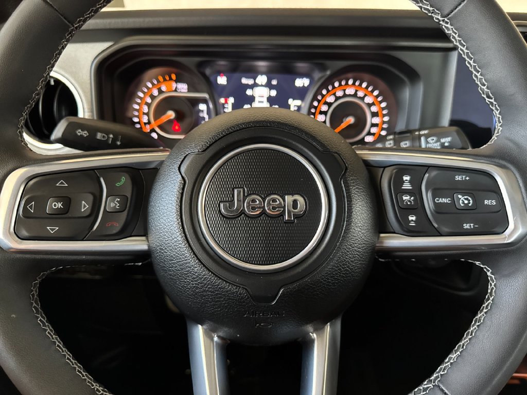 Used 2025 Jeep Wrangler Unlimited Sahara AWD/4WD image 22