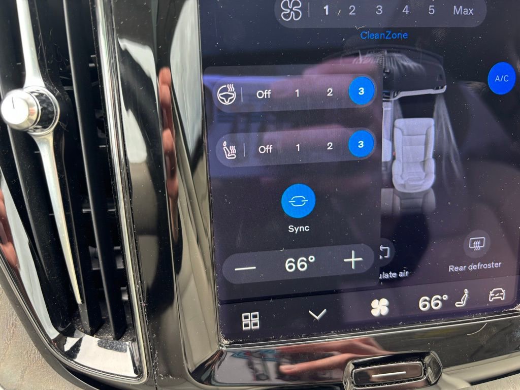 Certified 2023 Volvo XC60 B5 Plus w/ Climate Package image 15