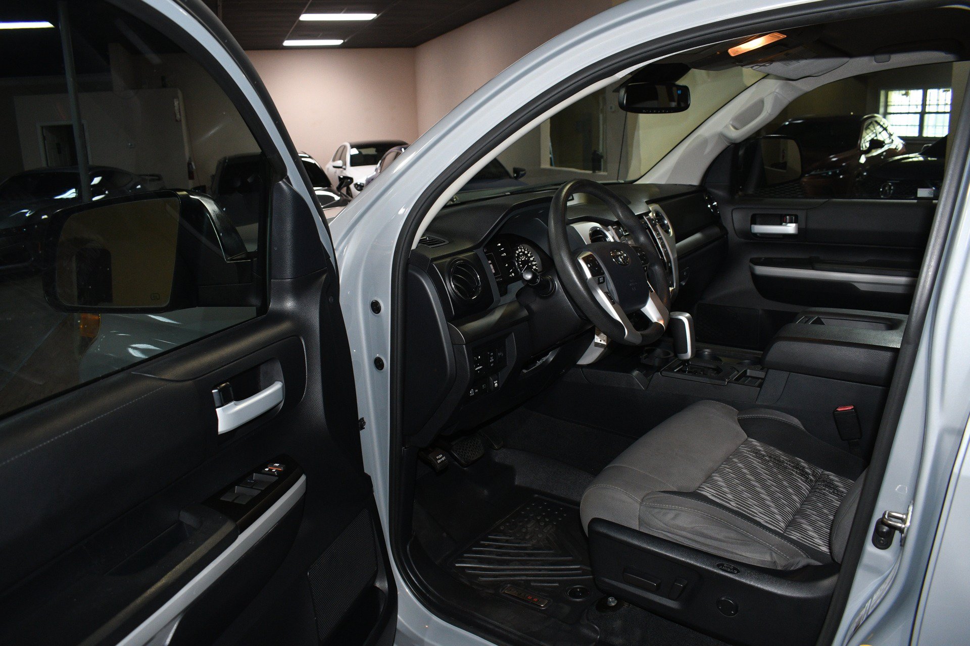Used 2019 Toyota Tundra SR5 w/ SR5 Upgrade Package AWD/4WD image 47