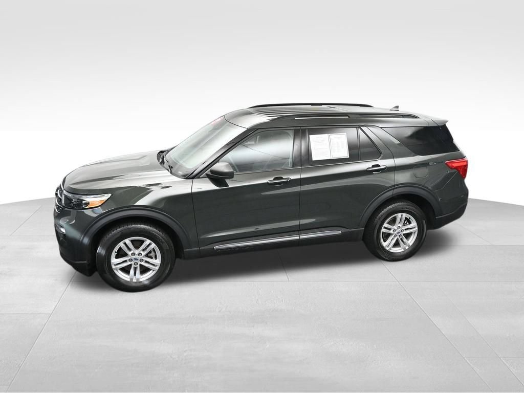 Used 2024 Ford Explorer XLT w/ Equipment Group 202A AWD/4WD image 31