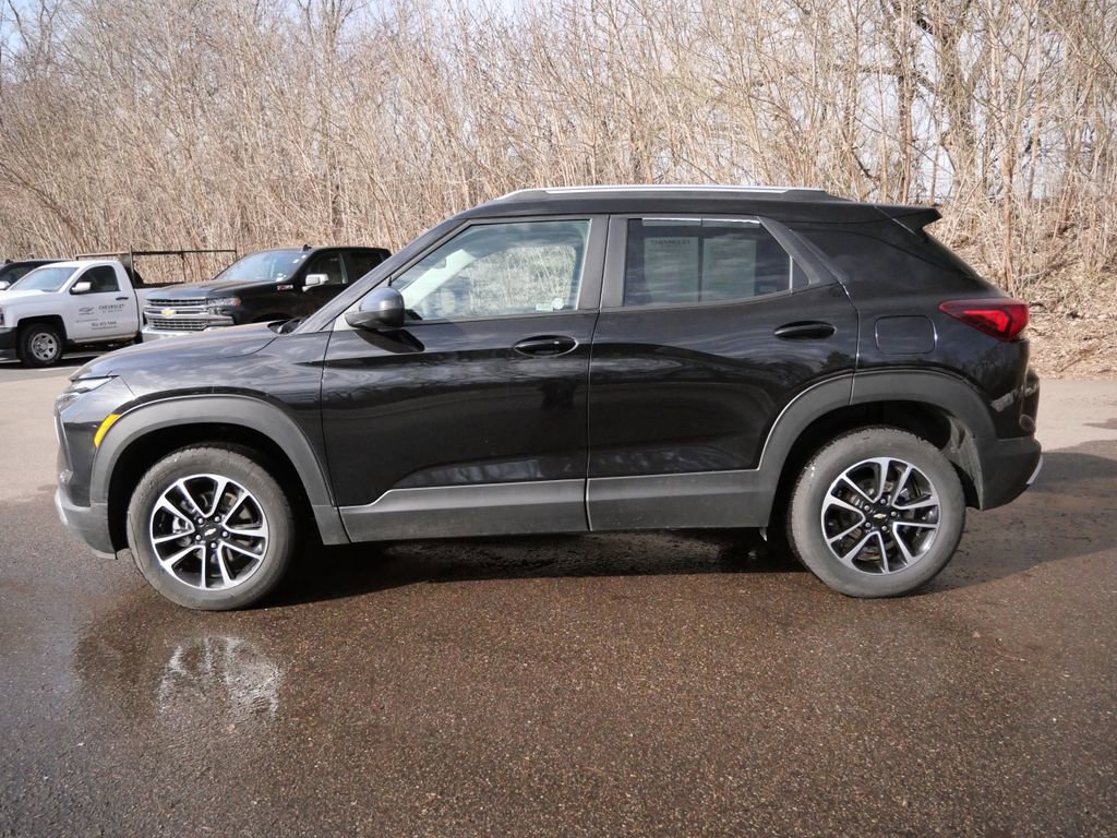 Used 2025 Chevrolet TrailBlazer LT AWD/4WD image 4