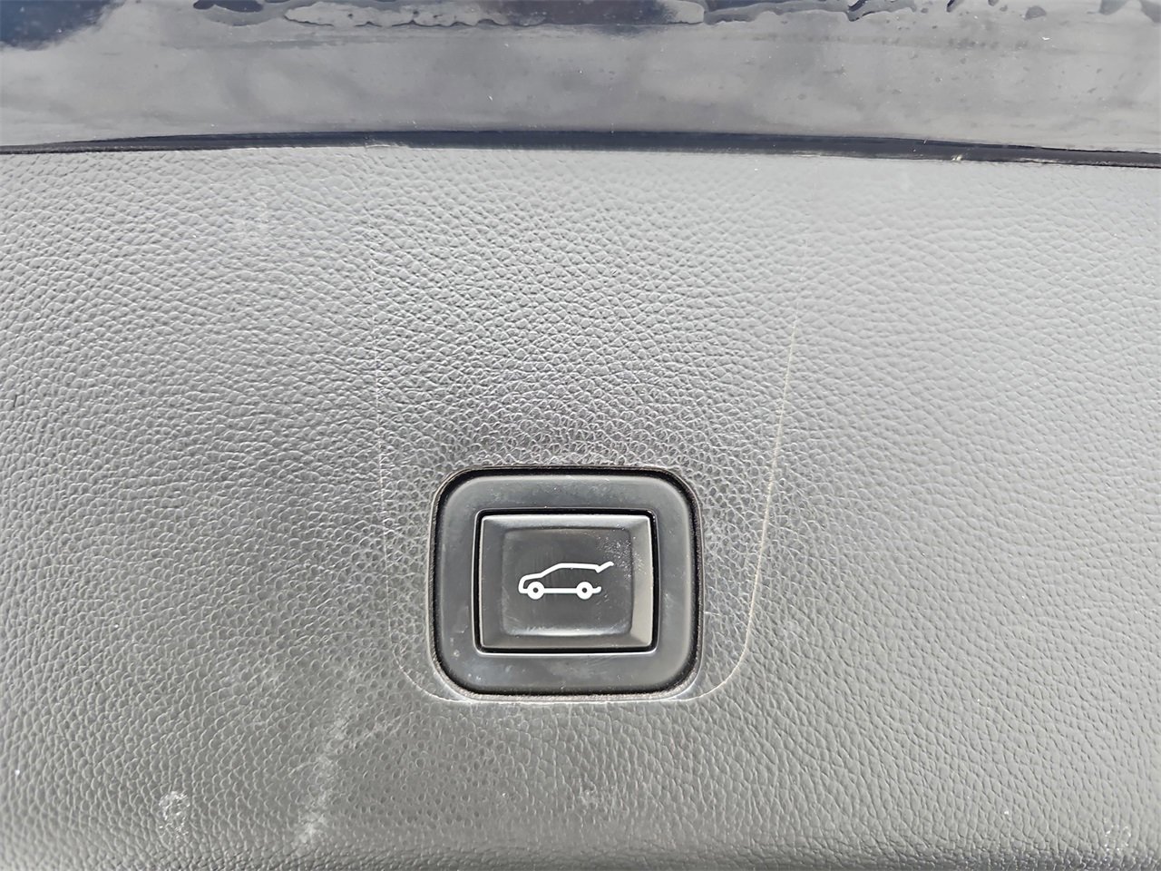 Used 2021 Chevrolet Traverse Premier w/ Redline Edition image 14