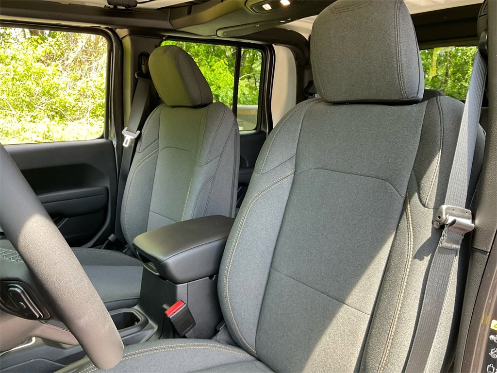 New 2025 Jeep Gladiator Sport image 25